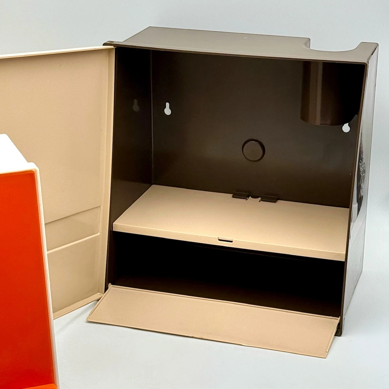 Vintage wall-mounted storage cabinets by Flair, made in glossy molded plastic, 1970s Dutch design