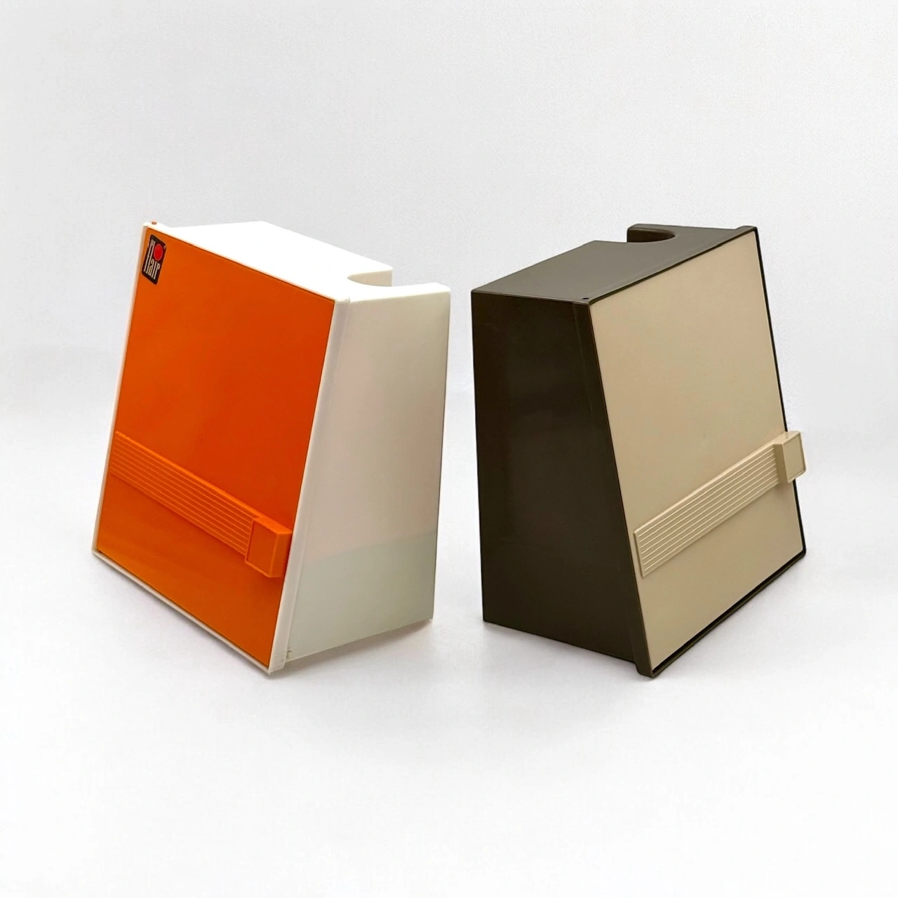 Vintage wall-mounted storage cabinets by Flair, made in glossy molded plastic, 1970s Dutch design