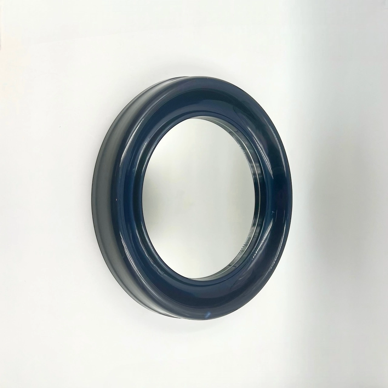 70s Plastic Mirror: Vintage Blue Round Design for Retro Interiors - Image 4