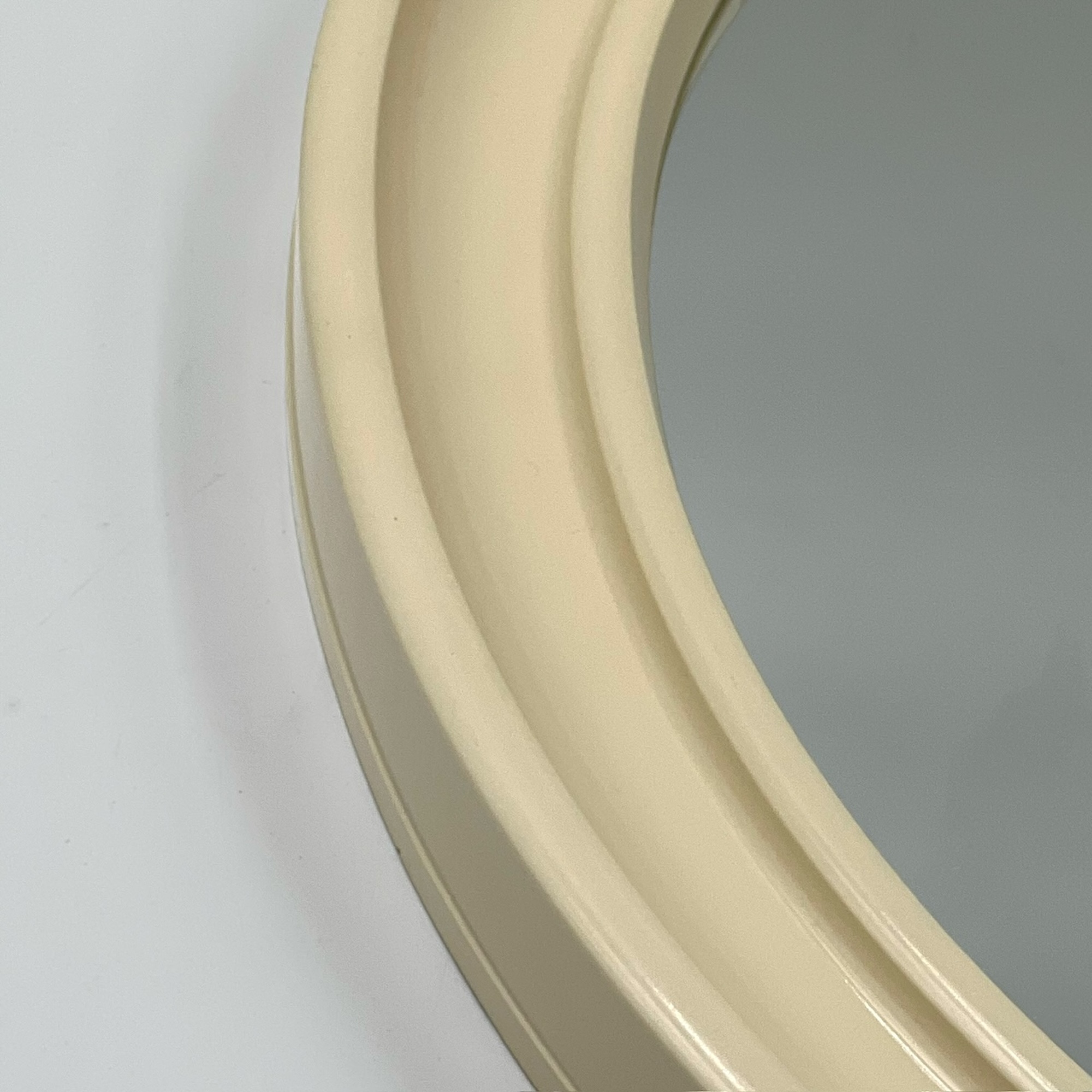 70s Wall Mirror by Carrara and Matta: Iconic Oval America Model - Image 10