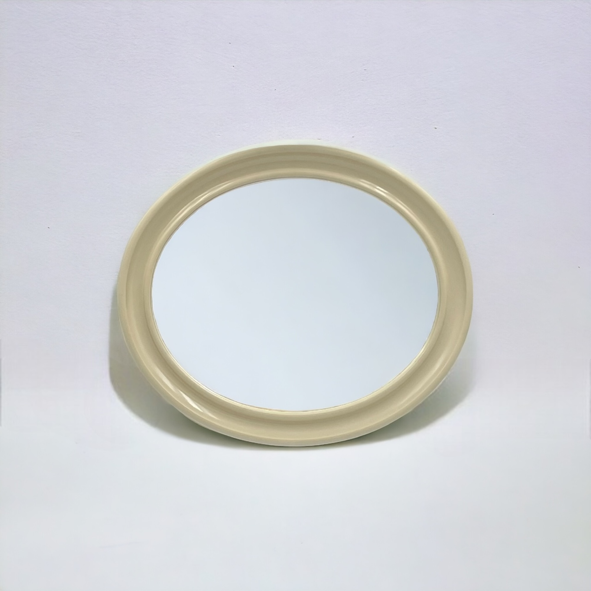 70s Wall Mirror by Carrara and Matta: Iconic Oval America Model - Image 3