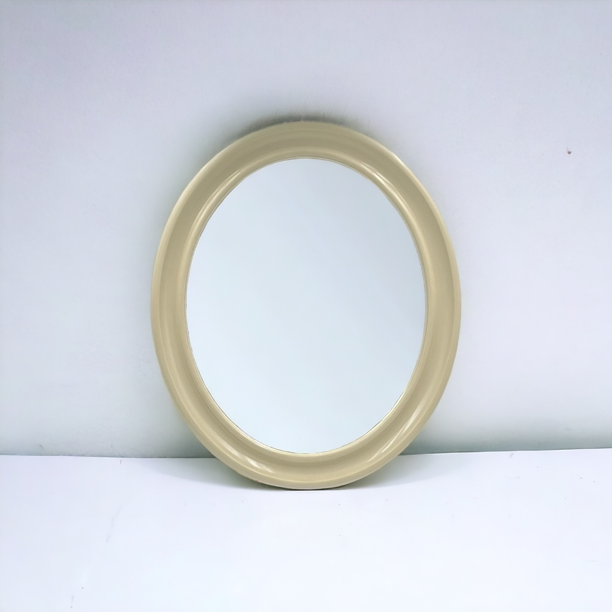 70s Wall Mirror by Carrara and Matta: Iconic Oval America Model - Image 4