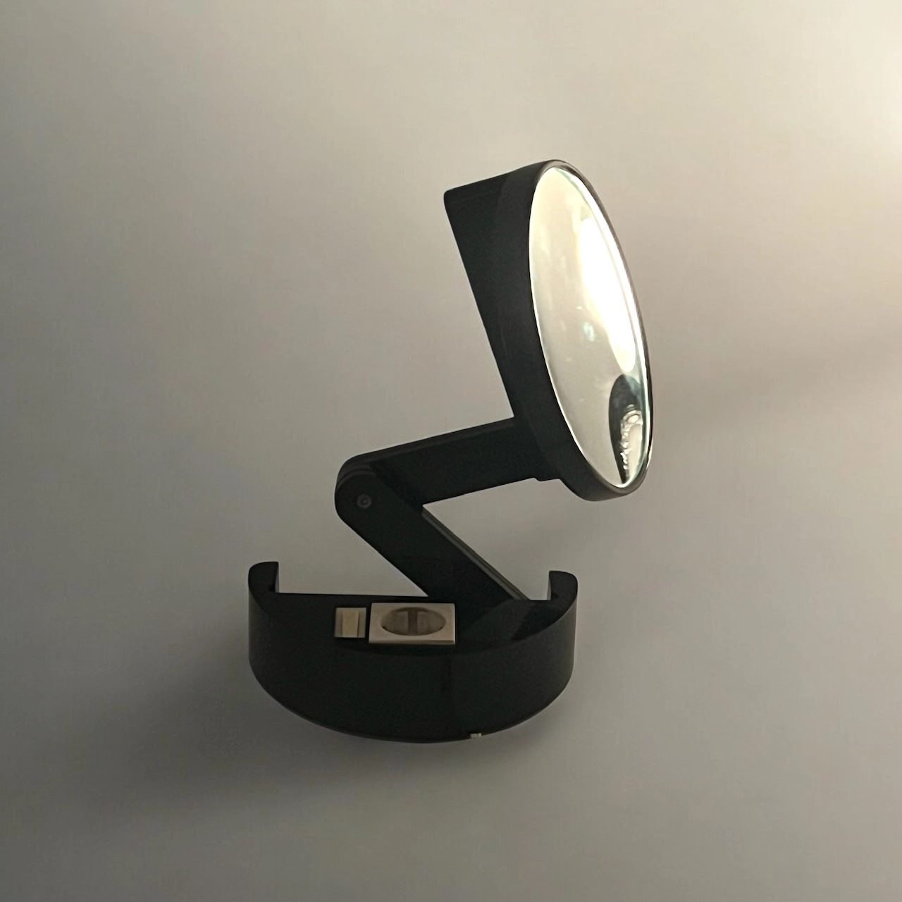 70s Wall Mirror with Light by Makio Hasuike for Gedy – Italian Design Classic - Image 3