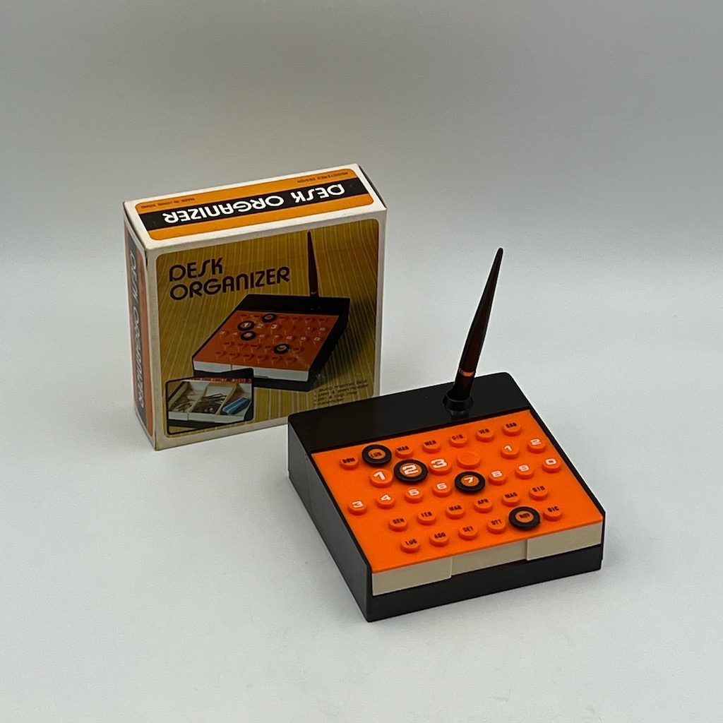 Space Age Calendar Organizer Ring-a-date 70s - Image 2