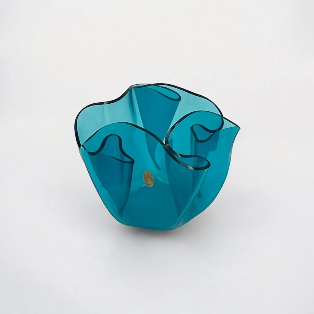 Exquisite Space Age Vase "Fazzoletto" by Luigi Massoni for Guzzini 1970s - Image 11