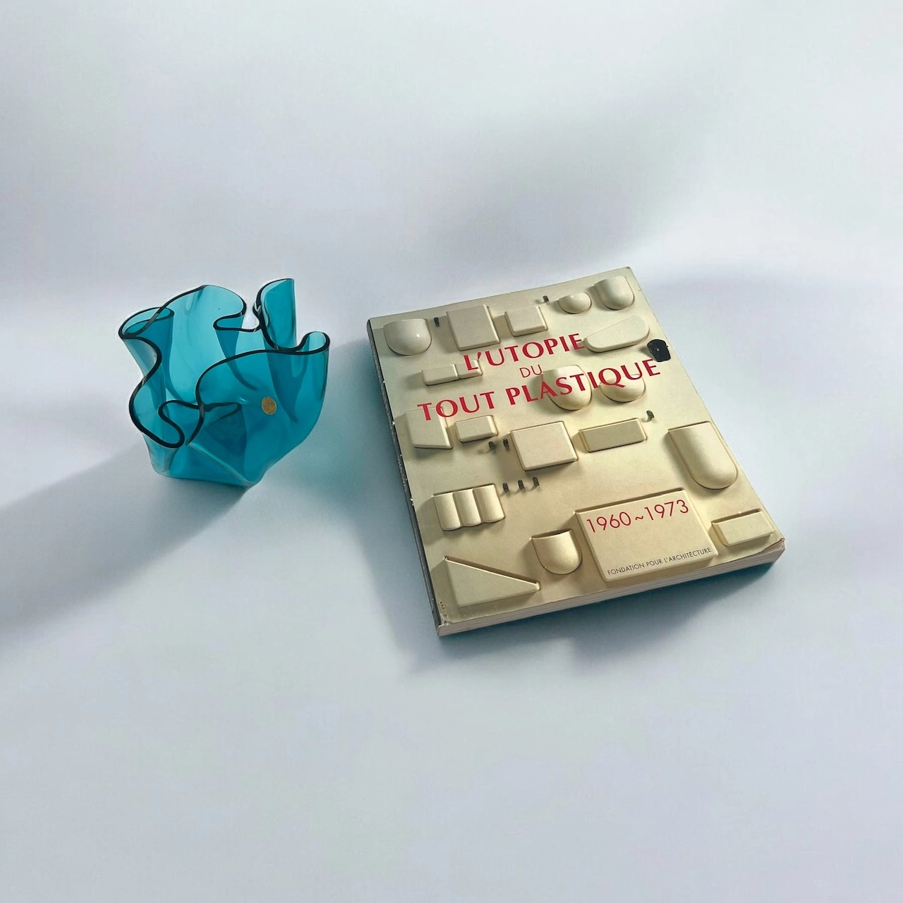 Exquisite Space Age Vase "Fazzoletto" by Luigi Massoni for Guzzini 1970s - Image 10