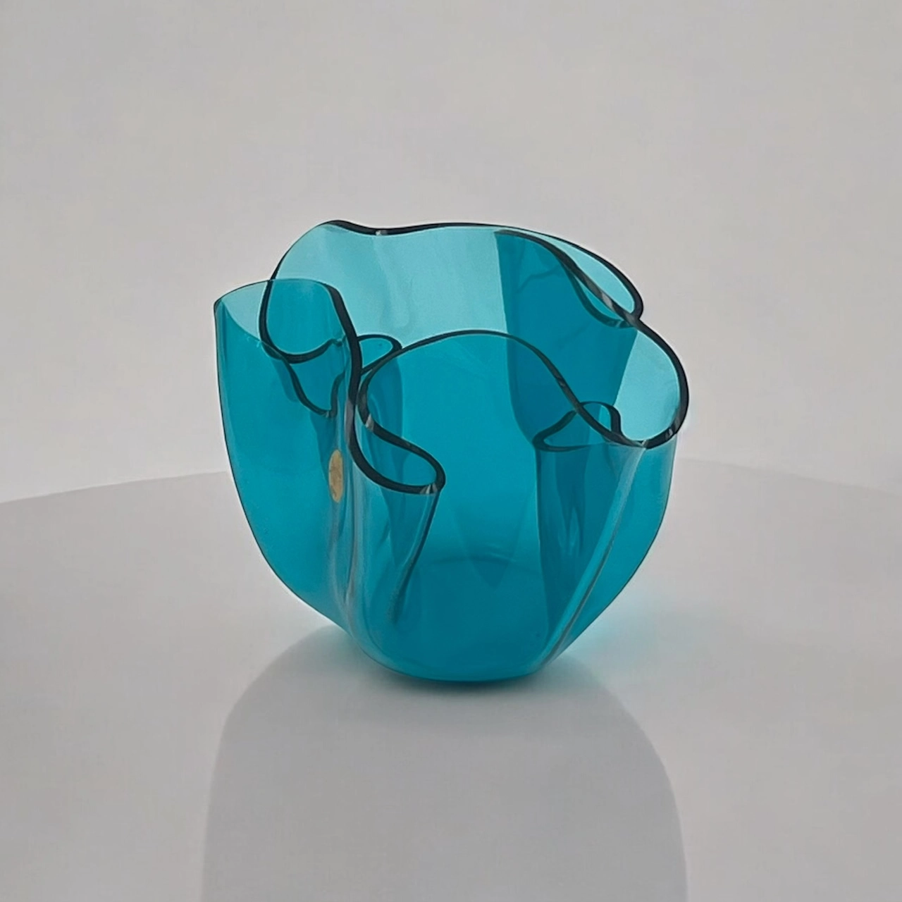 Exquisite Space Age Vase "Fazzoletto" by Luigi Massoni for Guzzini 1970s - Image 2