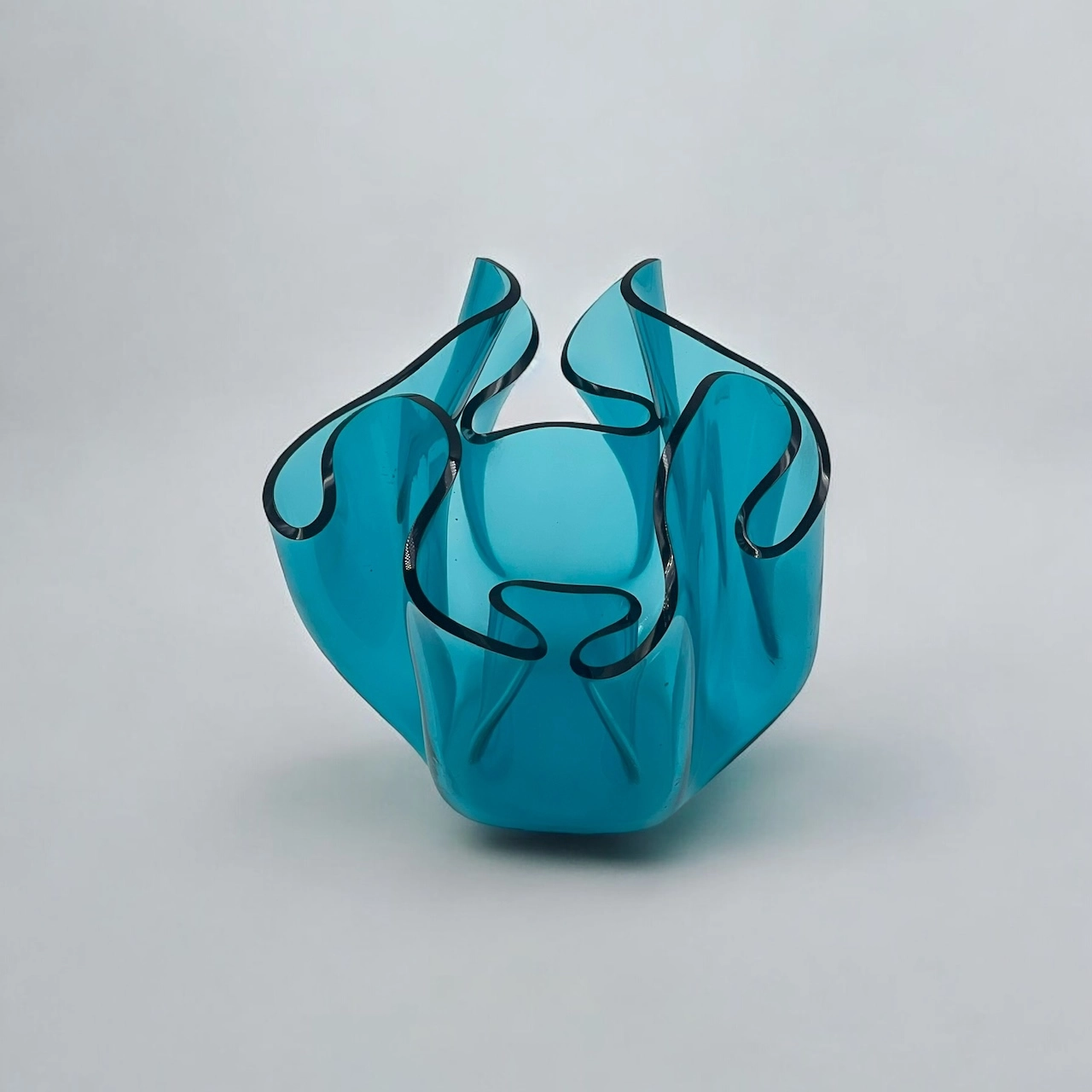 Exquisite Space Age Vase "Fazzoletto" by Luigi Massoni for Guzzini 1970s - Image 3