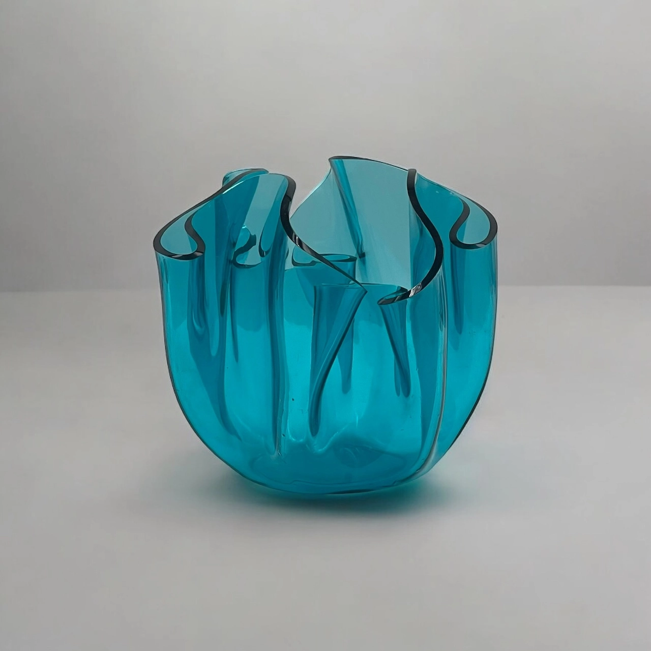 Exquisite Space Age Vase "Fazzoletto" by Luigi Massoni for Guzzini 1970s - Image 4