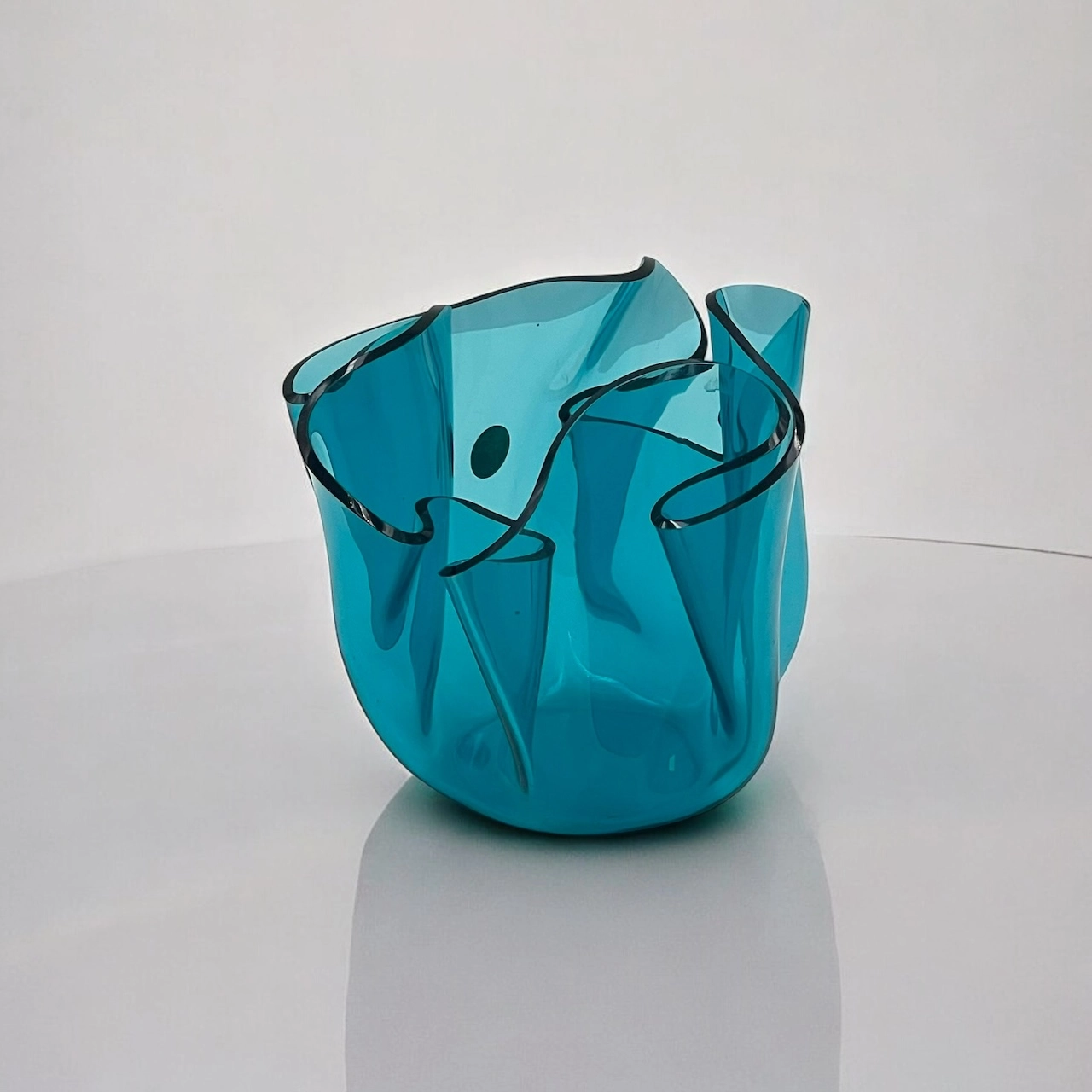 Exquisite Space Age Vase "Fazzoletto" by Luigi Massoni for Guzzini 1970s - Image 5