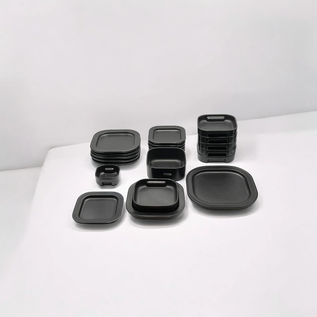 Unique Space Age Decor: 70s Tableware by Makio Hasuike - Image 2