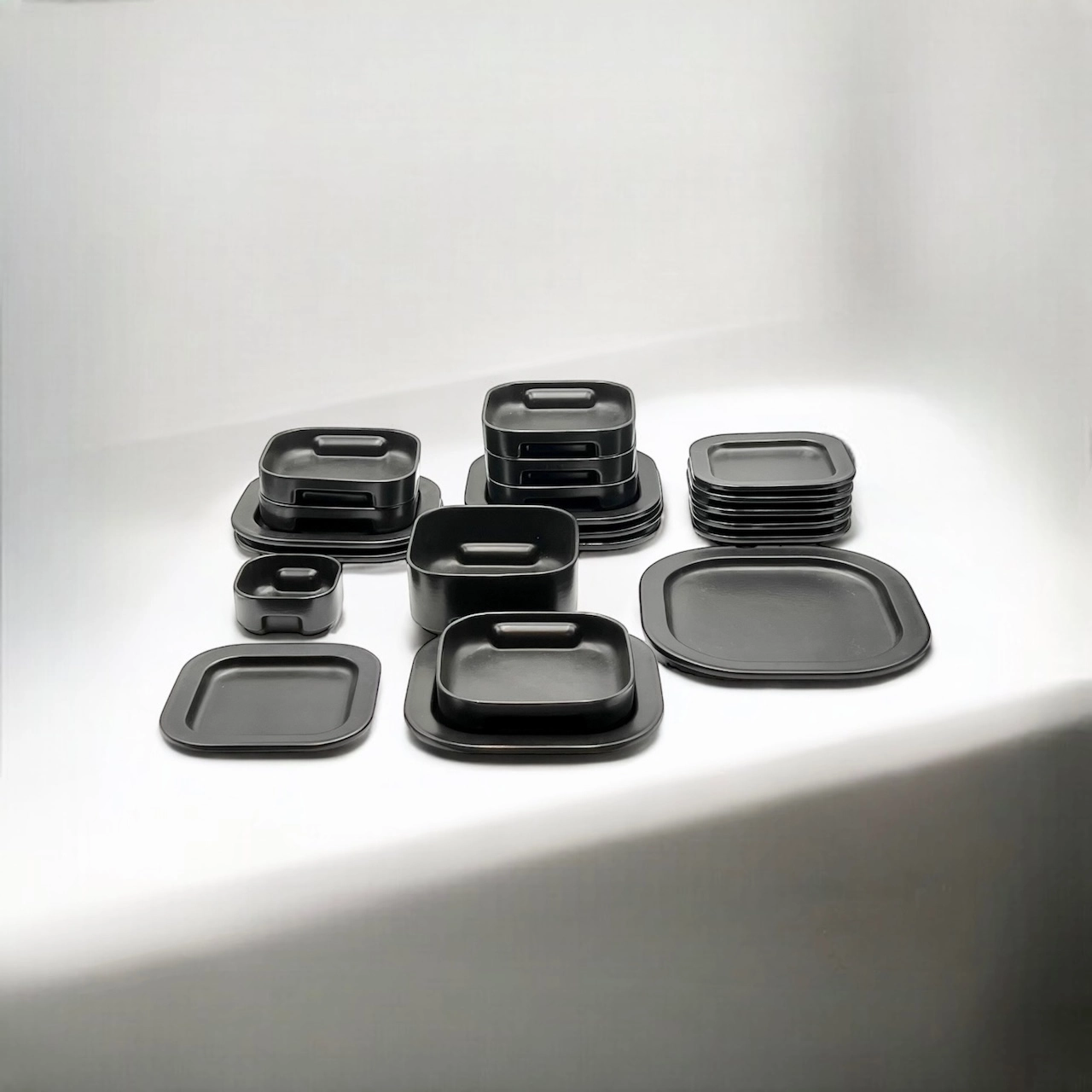 Unique Space Age Decor: 70s Tableware by Makio Hasuike - Image 3