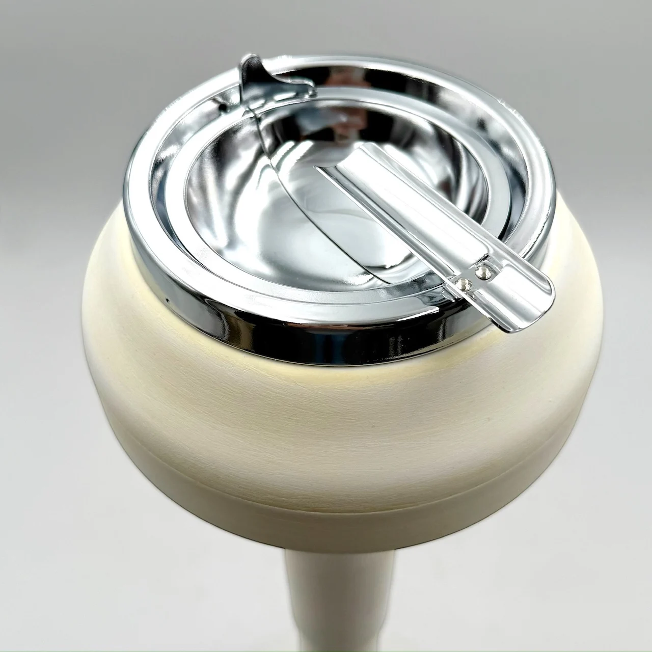 Rare 1960s Vintage Ashtray &ndash; Sleek Retro Floor Standing - Image 4