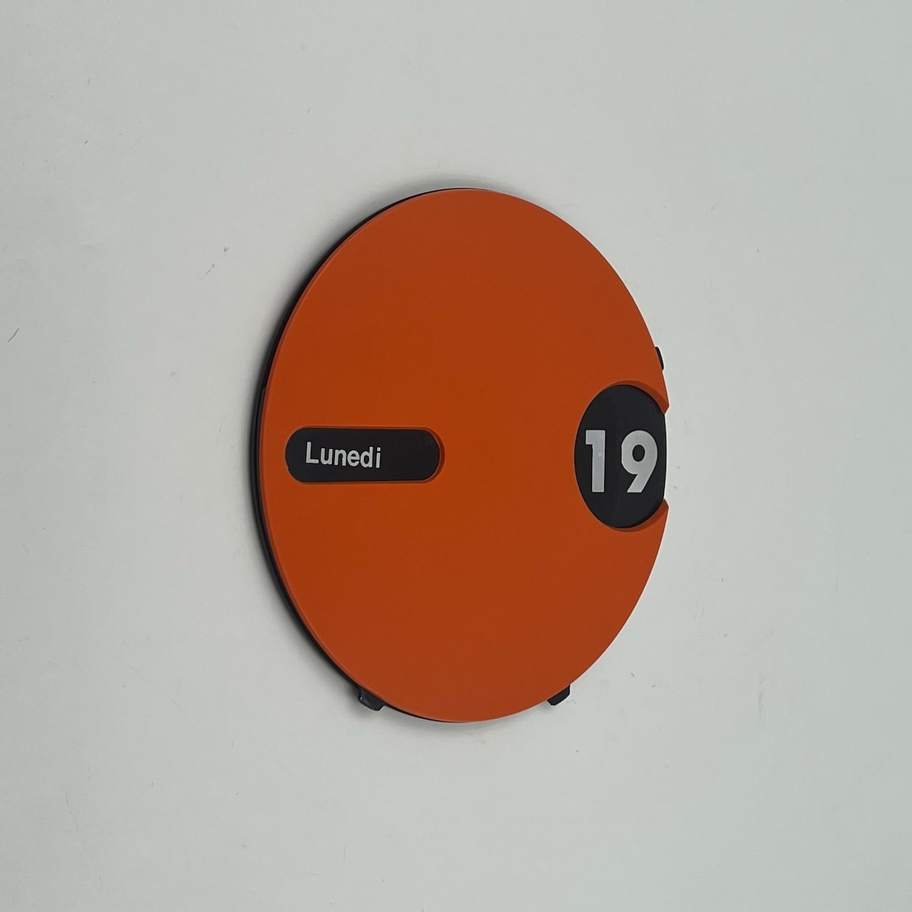 Rare 1970s Italian Space Age Calendar: Retro Futurism Timepiece - Image 8