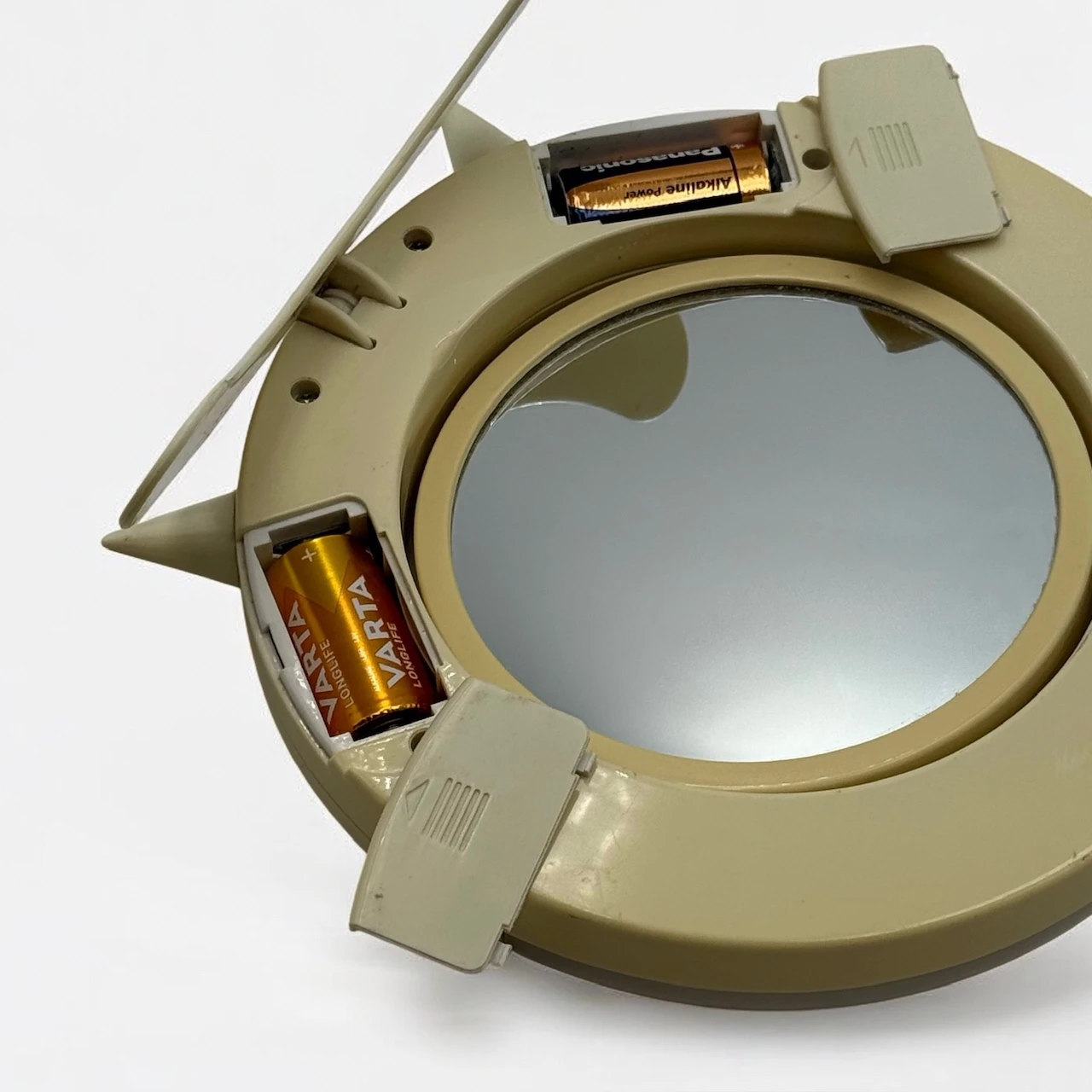 Space Age Mirror – Lighted Design with Retro Futuristic Charm - Image 7