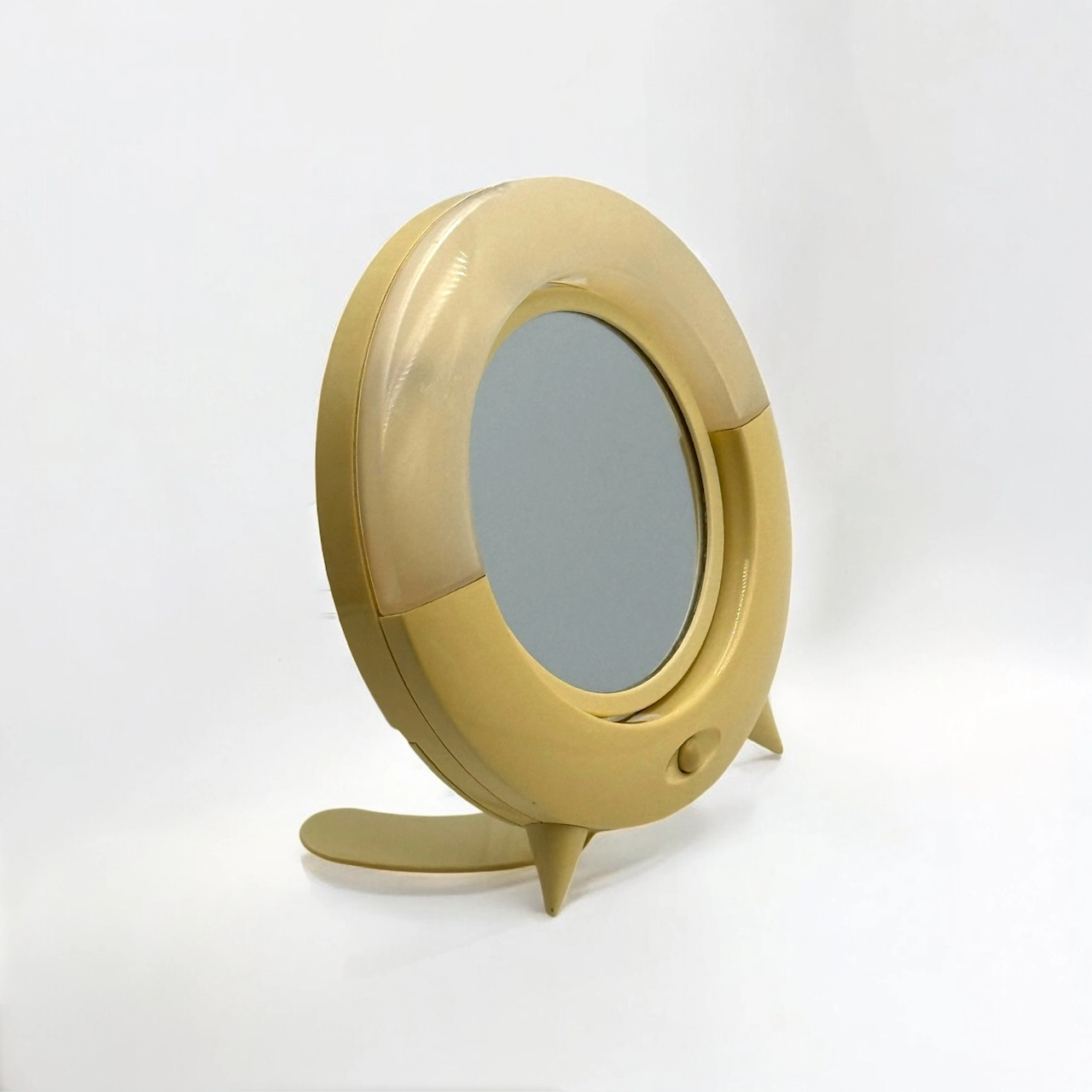 Space Age Mirror – Lighted Design with Retro Futuristic Charm - Image 8