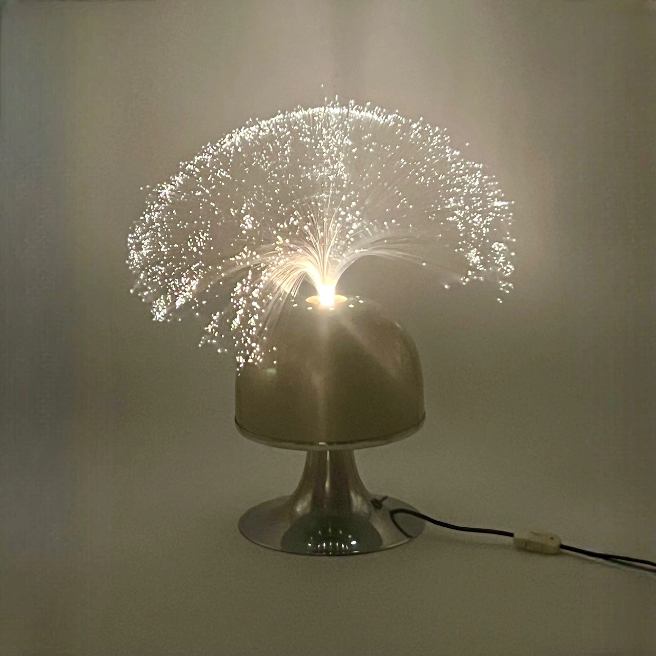 60s Ambient Lamp: Vintage Rotating Metal Light with Color Effect - Image 5