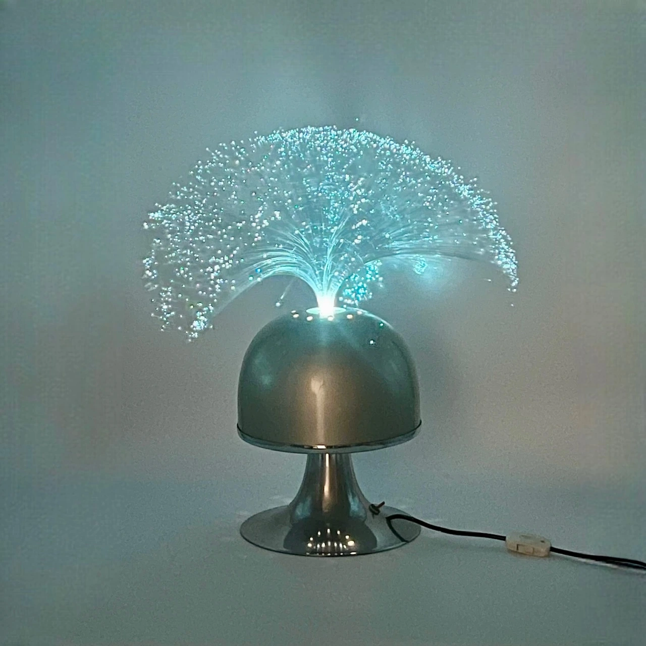 60s Ambient Lamp: Vintage Rotating Metal Light with Color Effect - Image 6