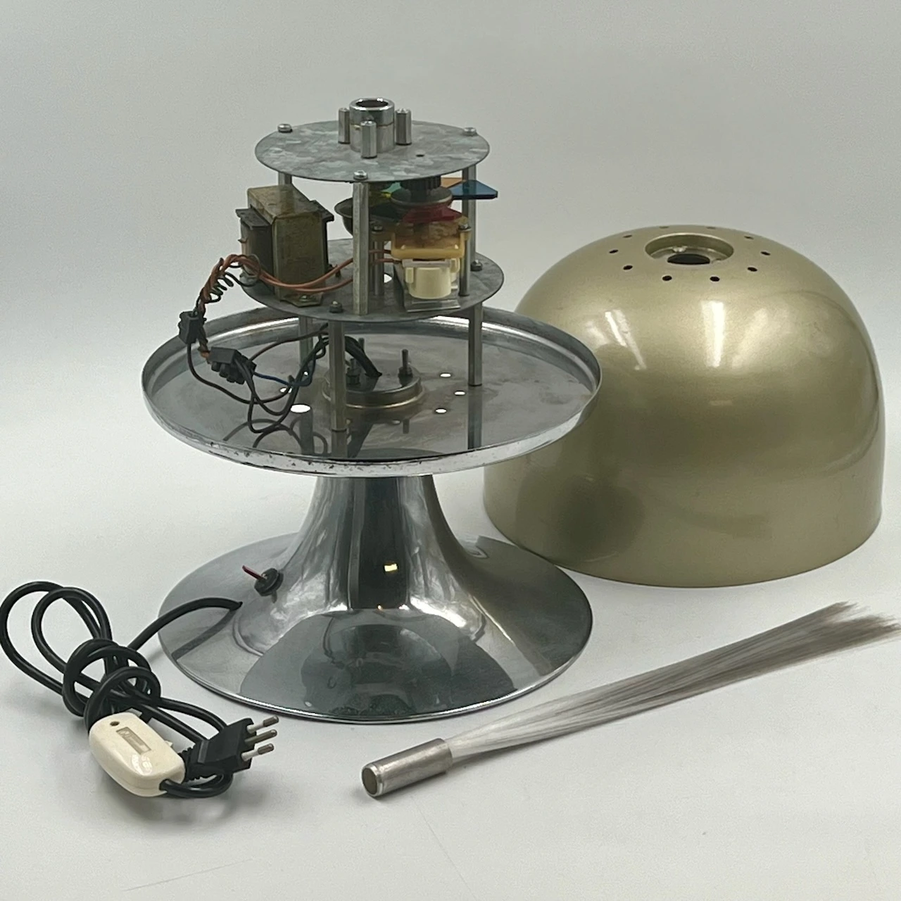 60s Ambient Lamp: Vintage Rotating Metal Light with Color Effect - Image 8