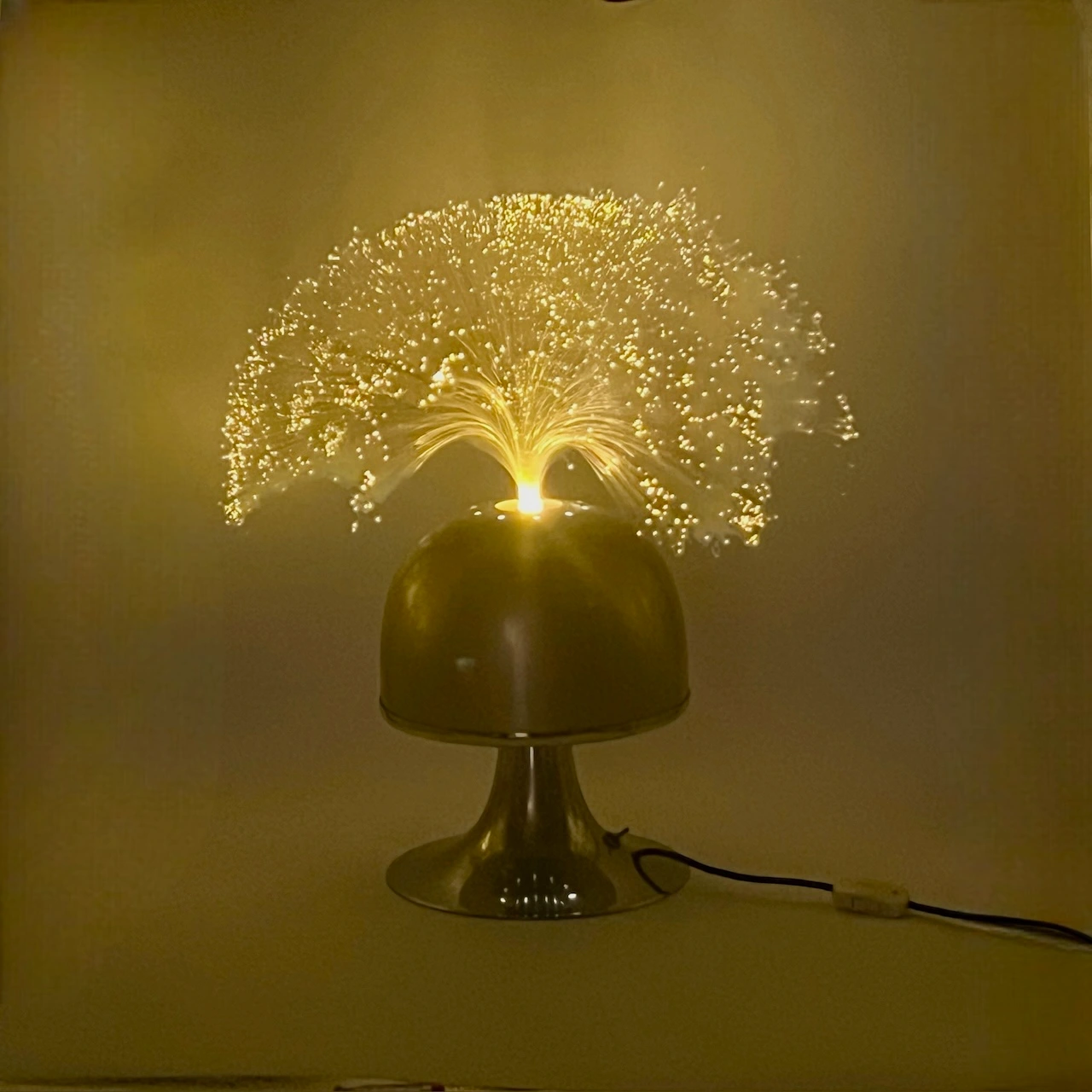 60s Ambient Lamp: Vintage Rotating Metal Light with Color Effect - Image 9