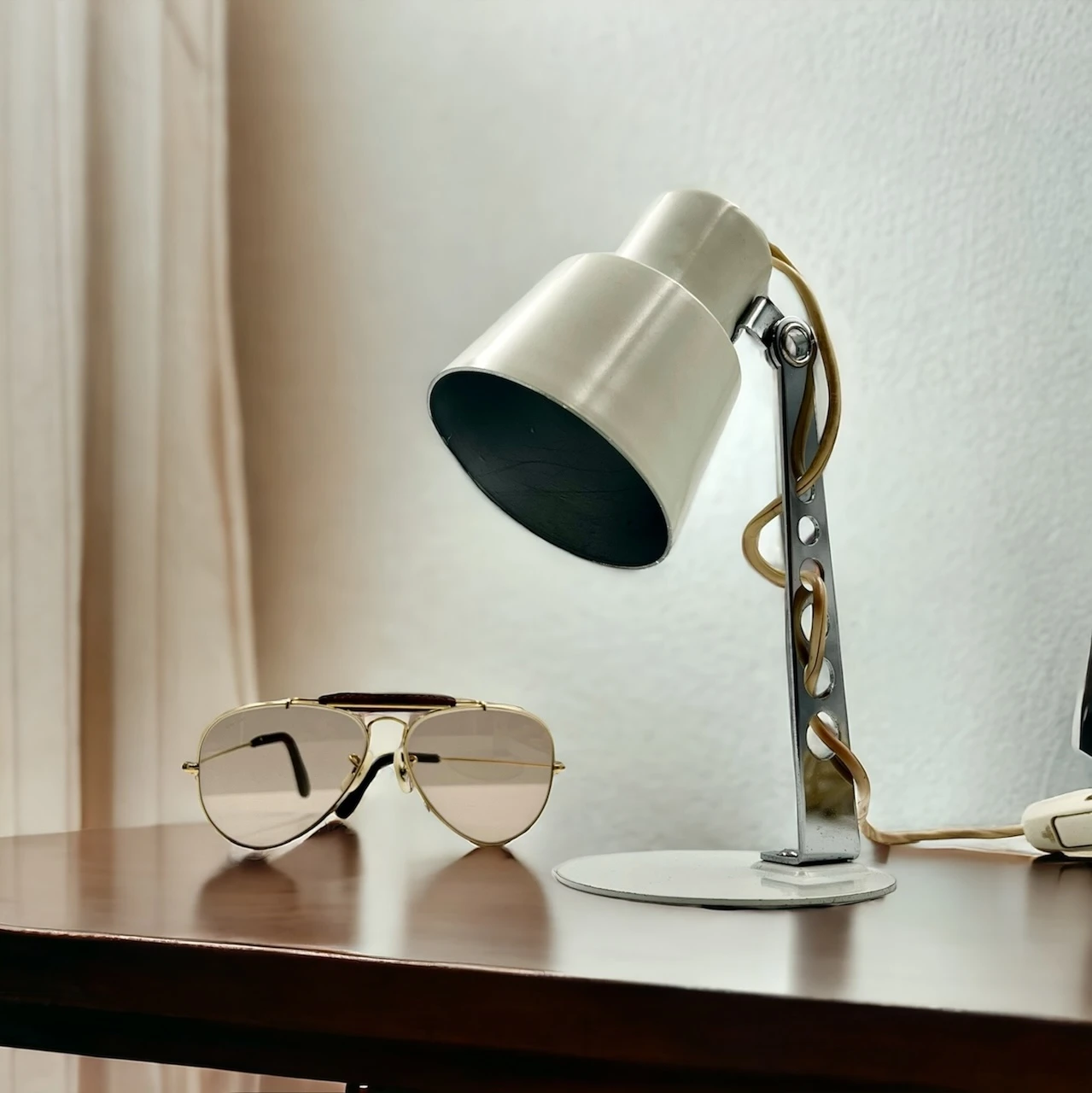 Targetti Sankey 70s Desk Lamp in Beige and Chrome Hues