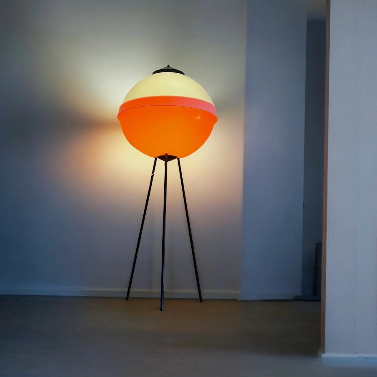 Unique 60s Vintage Floor Lamp: Space Age UFO Design from Italy